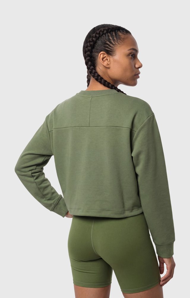 Champion — PDP-03 · Back, green crewneck and shorts